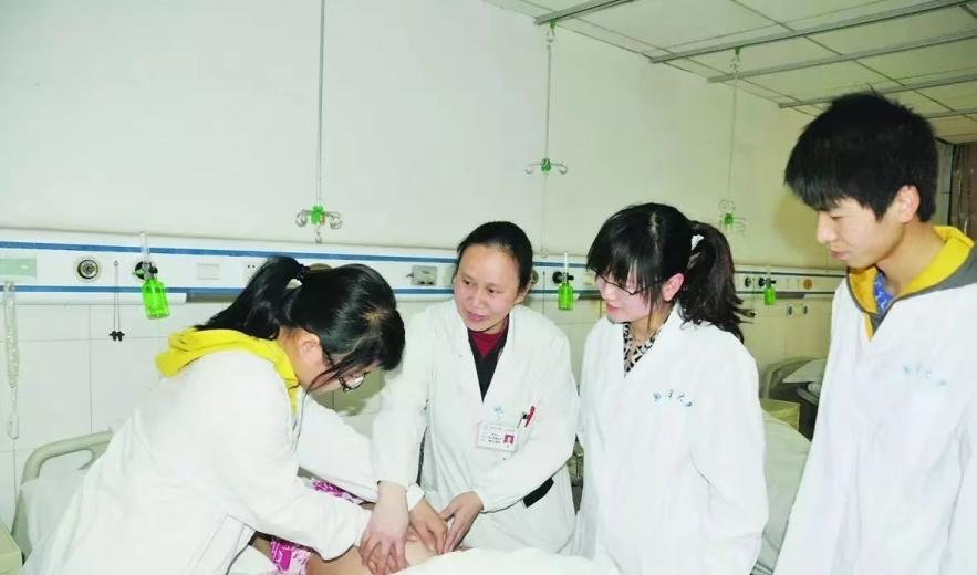 致敬巾帼芳华,传承仁术精神——湖南医药学院总医院举