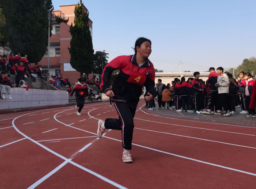 11月20日,息烽县石硐中学第十三届冬季运动会拉开帷幕.