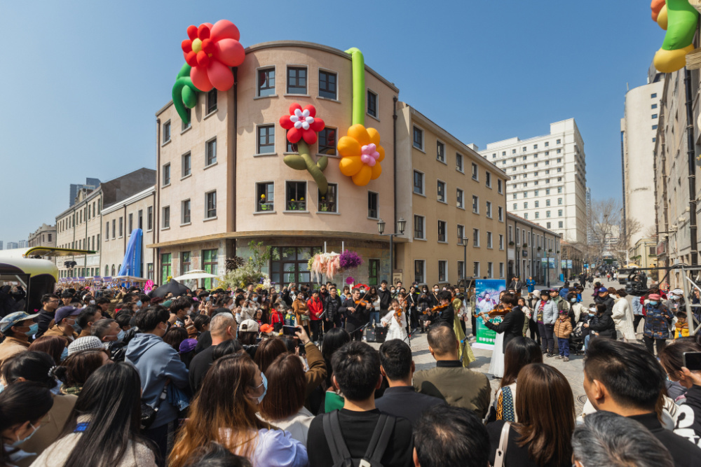 樂弦青少年樂團客座指揮,曾任青島市歌舞劇院-天泰青少年交響樂團客席