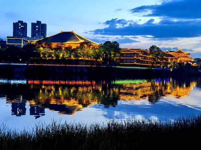 暴雨前夜网友实拍广元东坝夜景这是我见过的最美的夜景