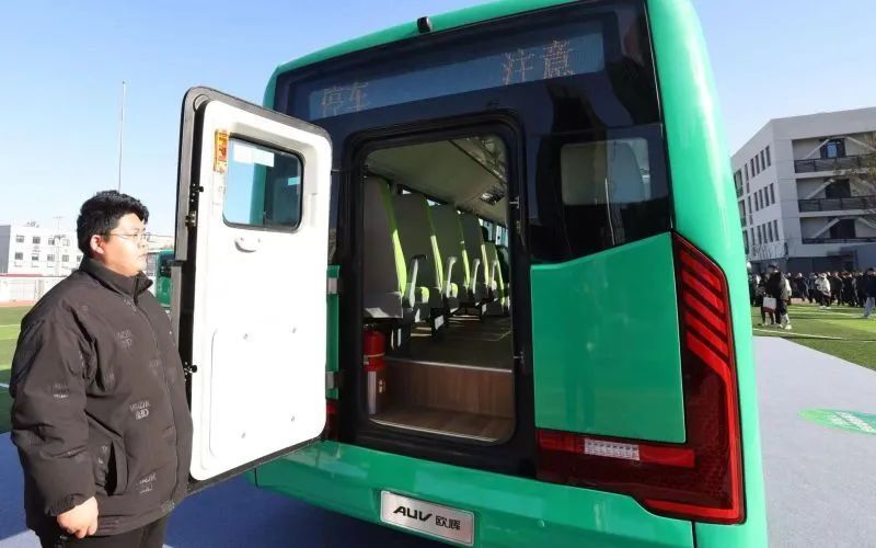 北京通学公交车将推广复合利用,提供班车,春游等出行服务_腾讯新闻