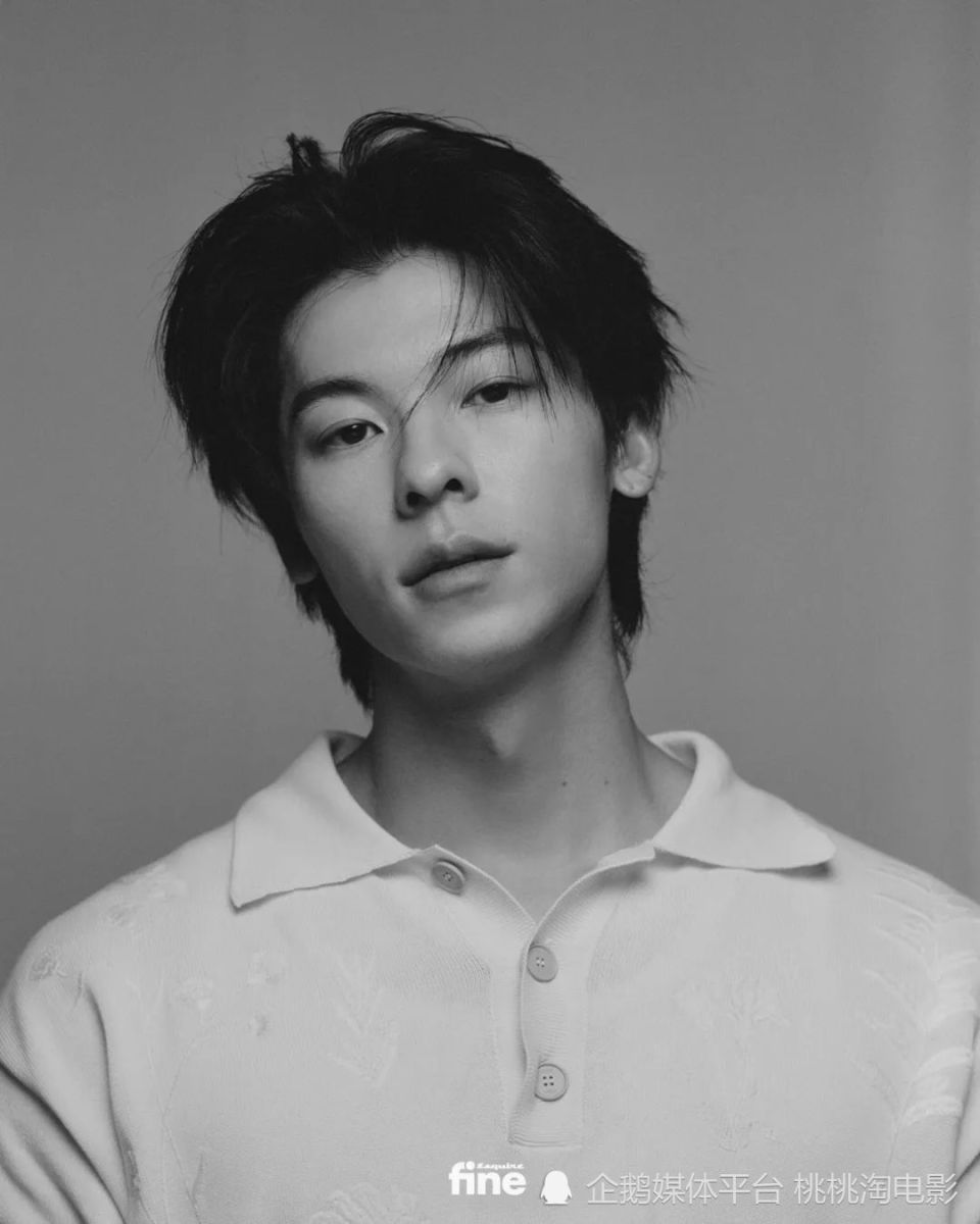 男星许光汉《时尚先生fine》开年大片,疏离感少年气质清新淡然_腾讯