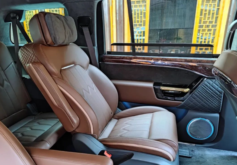 红旗国耀全尺寸suv震撼上市,150万你会选它还是路虎揽胜?