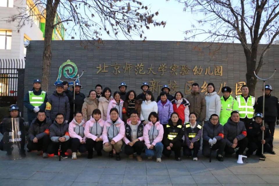 超暖心！北京这些中小学设置家长等候区，勾勒儿童友好城市空间_腾讯新闻