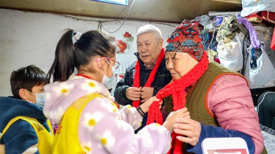 冬至饺子宴开席喽！武昌户部巷为环卫工人送上爱心饺子