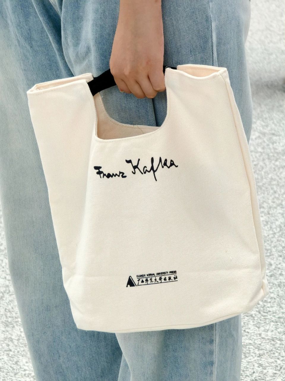 全国书博会现场这款包包卖疯了!