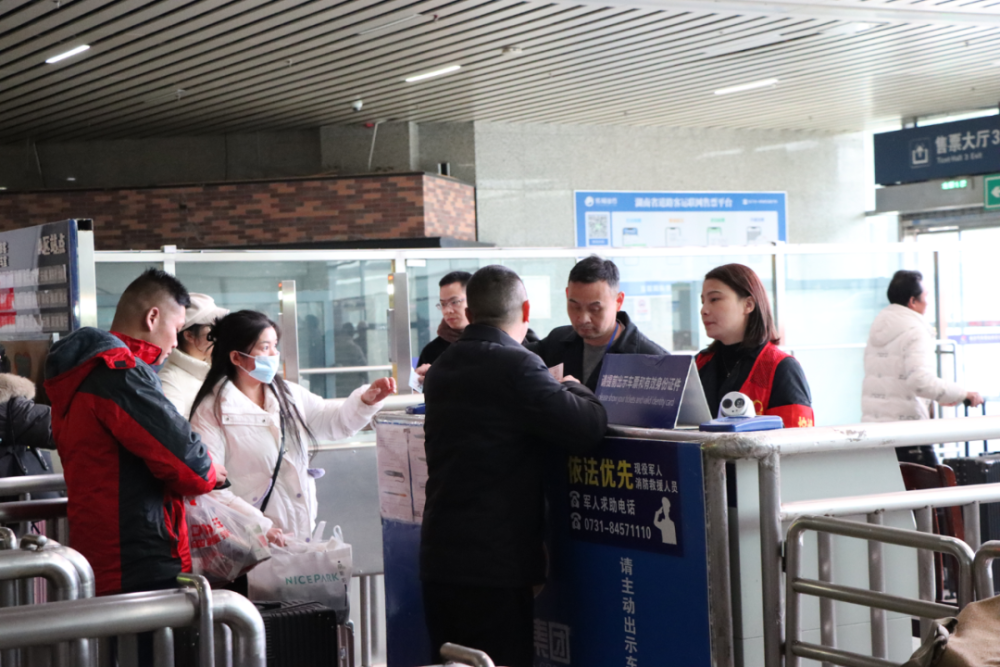 长沙汽车西站春运客流量持续增长预计2月7日达到客流峰值