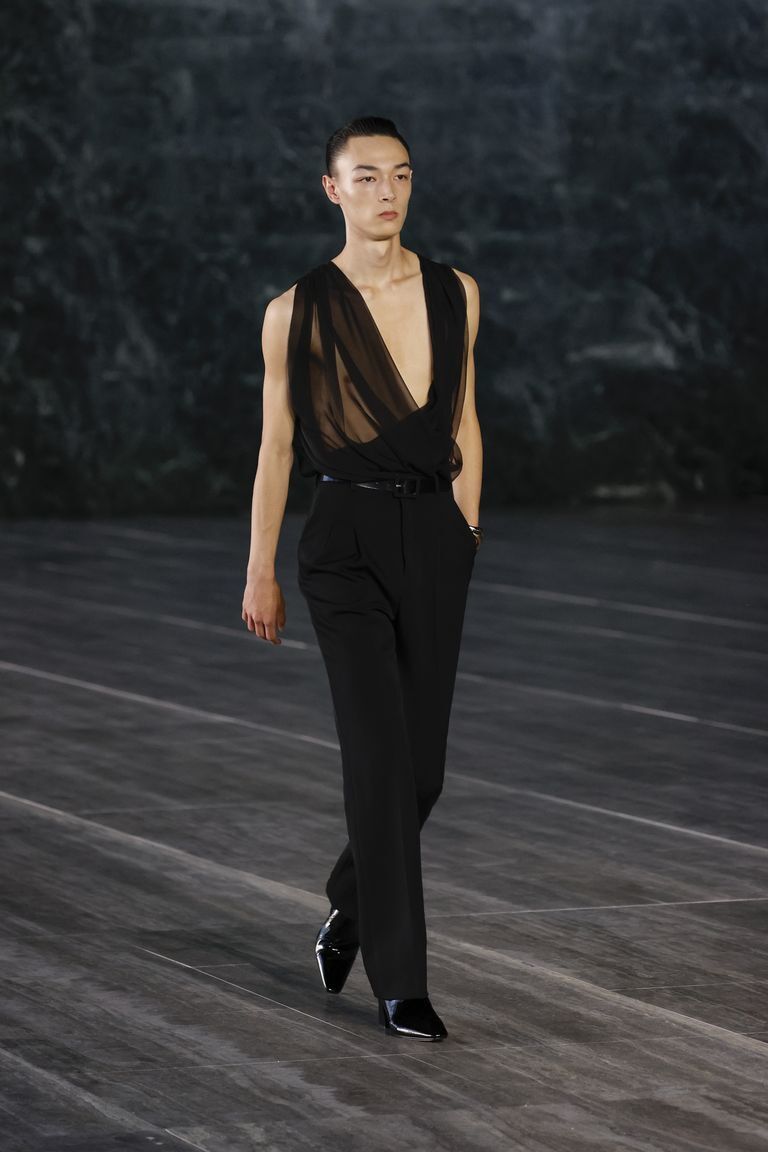 圣罗兰发布2024春夏男装系列_腾讯新闻