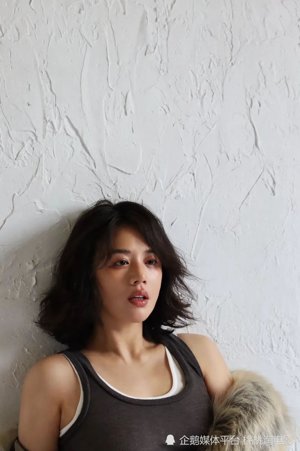 女星马思纯《idest》杂志大片,挑战慵懒性感轻熟女风引人迷醉_腾讯