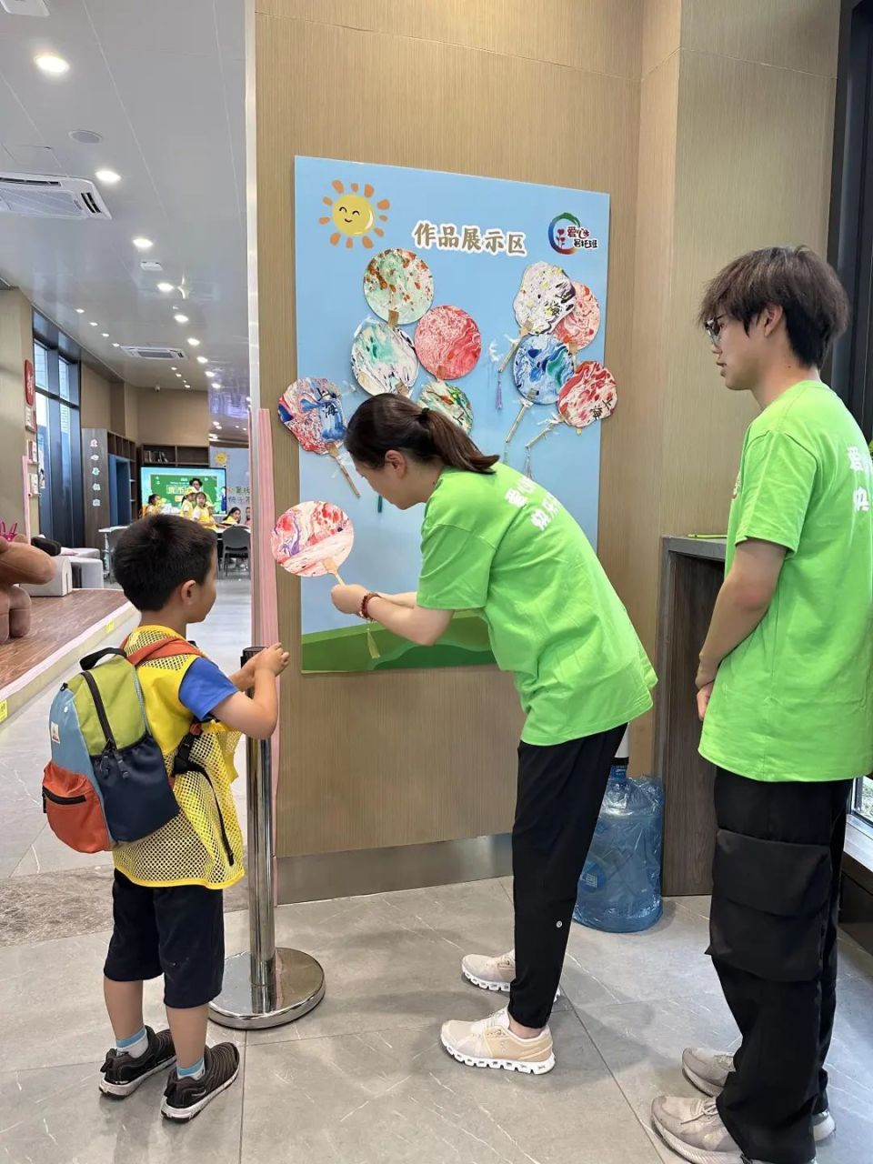 暑期里带娃,上班两不误是什么感受?