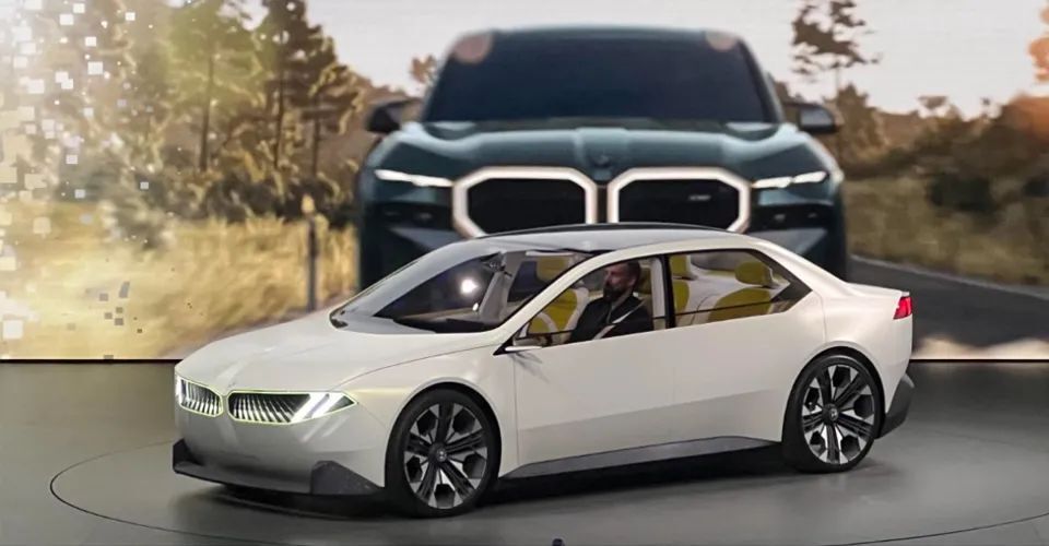 与在今年上海车展展示的bmw dee数字概念车(bmw i vision dee),在2021