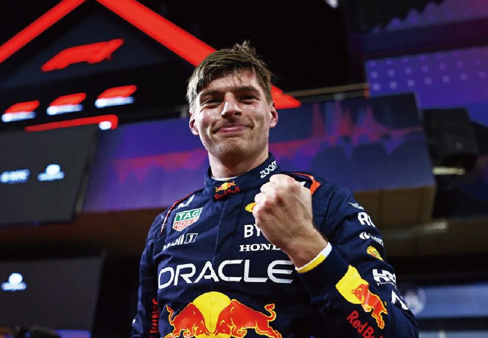 f1维斯塔潘否认打算离开红牛与父亲唱反调不会像汉密尔顿