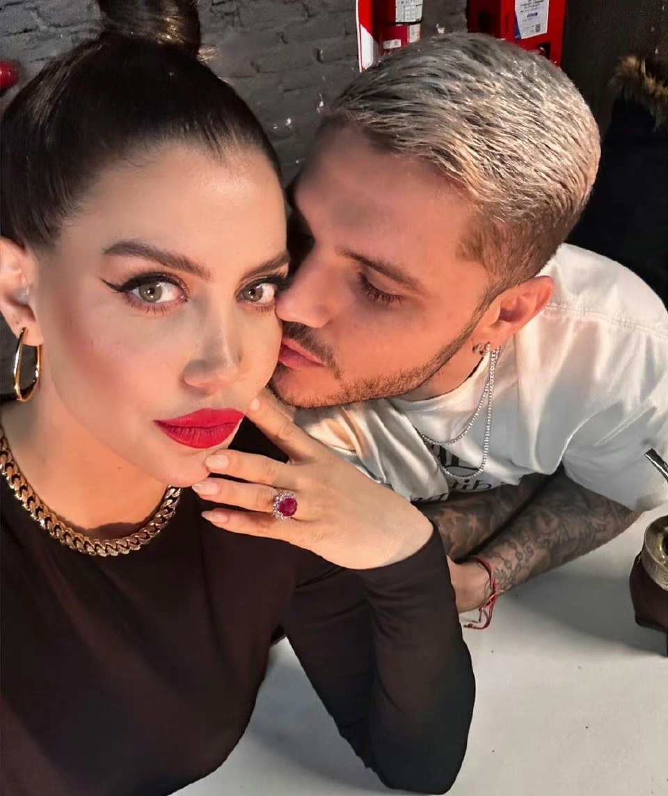 旺达晒绿色比基尼身材太扎眼,伊卡尔迪的回应亮了_腾讯新闻