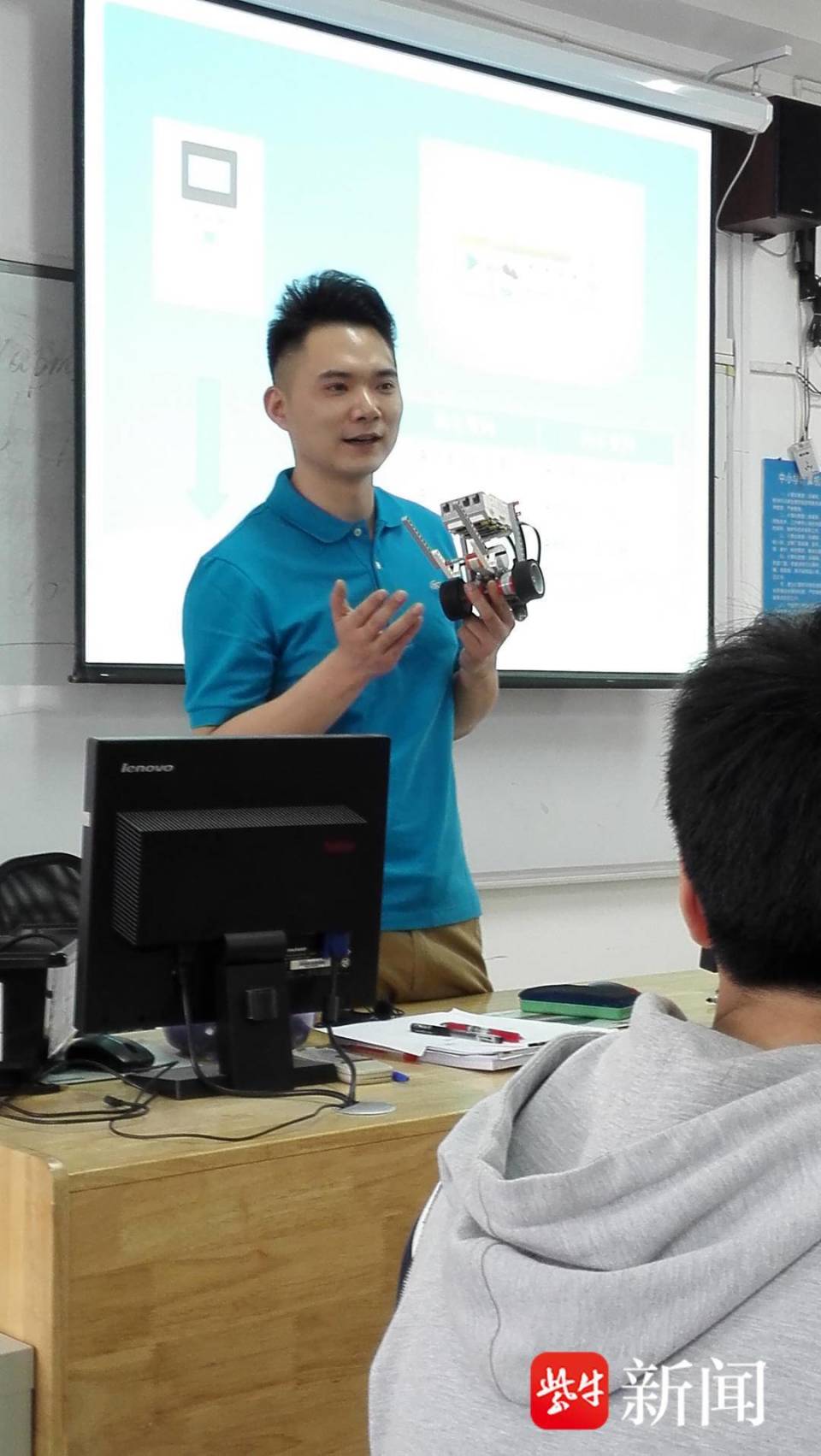 "六一"时空对话|张宏亮:奋力托举学生的科技梦想