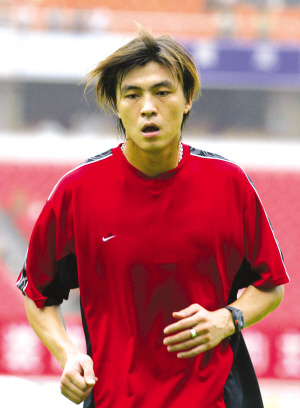 昔日玉面杀手!老国脚张玉宁,46岁胖若两人-腾讯新闻