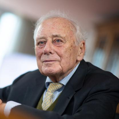 arnault),也是世界首富,身家2330亿美元,奢侈品集团lvmh董事长兼首席