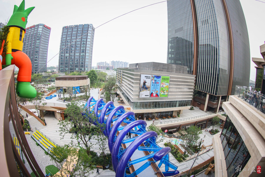 为市民提供一片亲自然空间，徐汇万科广场吸引200余家品牌入驻_腾讯新闻