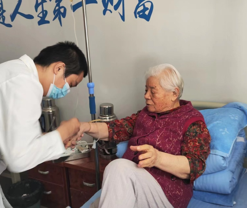 包含原火箭军总医院老年人看病代挂号行动不便全程搀扶，看病安全有依靠的词条