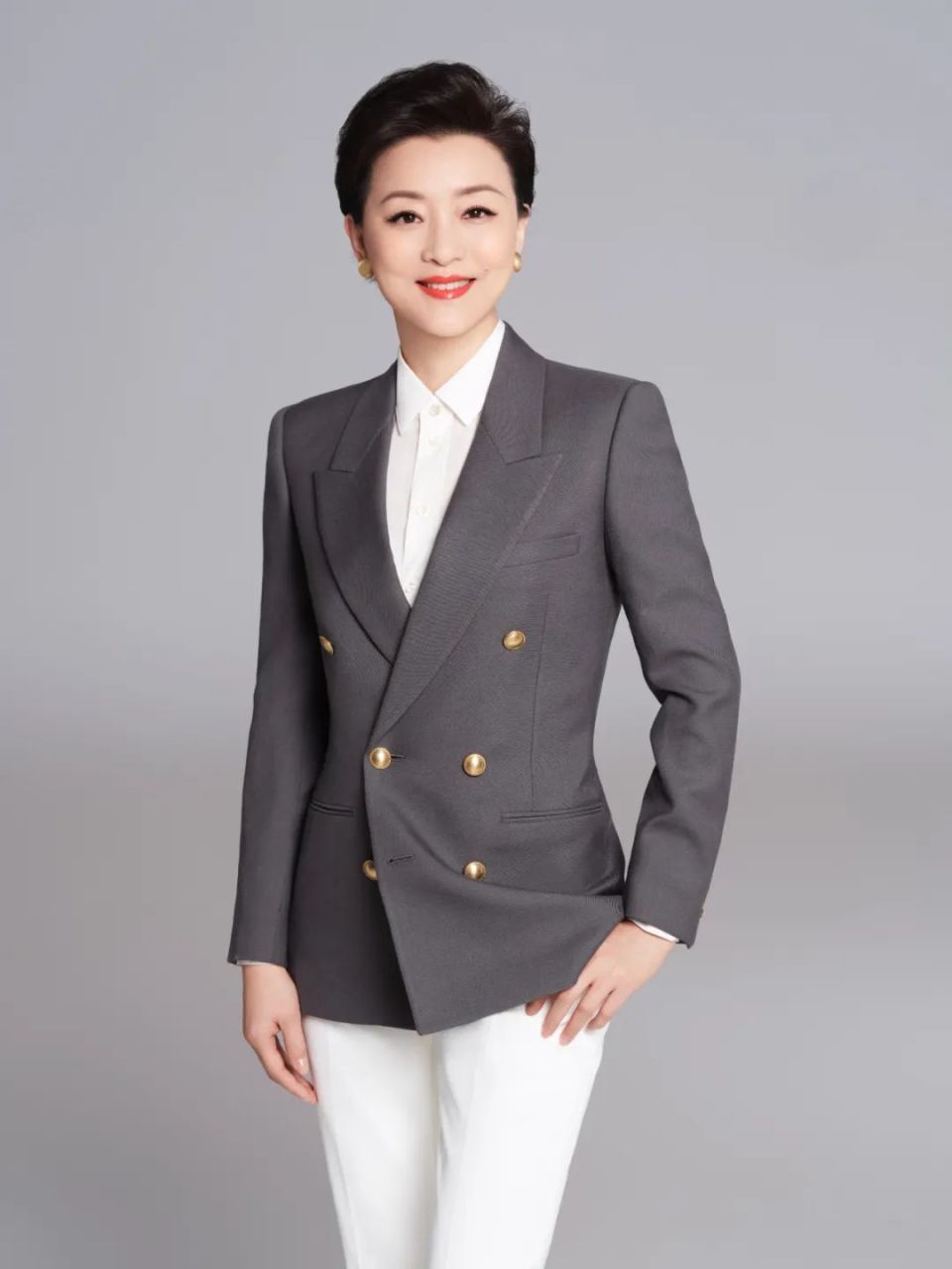 本刊记者/杨永洁杨澜:做一个立体和全面的大女生本刊记者/龚怡洁