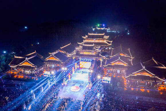 百家融媒重庆行丨北山石刻的灯光 点亮大足"24小时外"的精彩_腾讯新闻