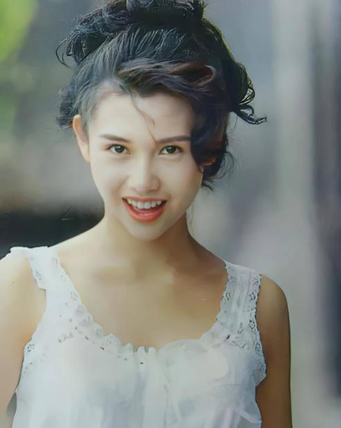 邱淑贞出道5年拍53部电影却不火,王晶一个建议却让她一炮而红_腾讯