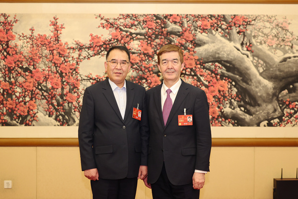 阿吉艾克拜尔·艾萨代表:开展"一带一路"医药科技创新行动_腾讯新闻