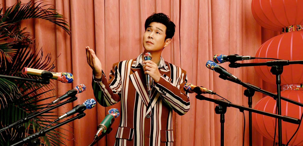 小沈阳开巡回演唱会,韩红录视频支持,网友质疑:他的歌够开演唱会吗?