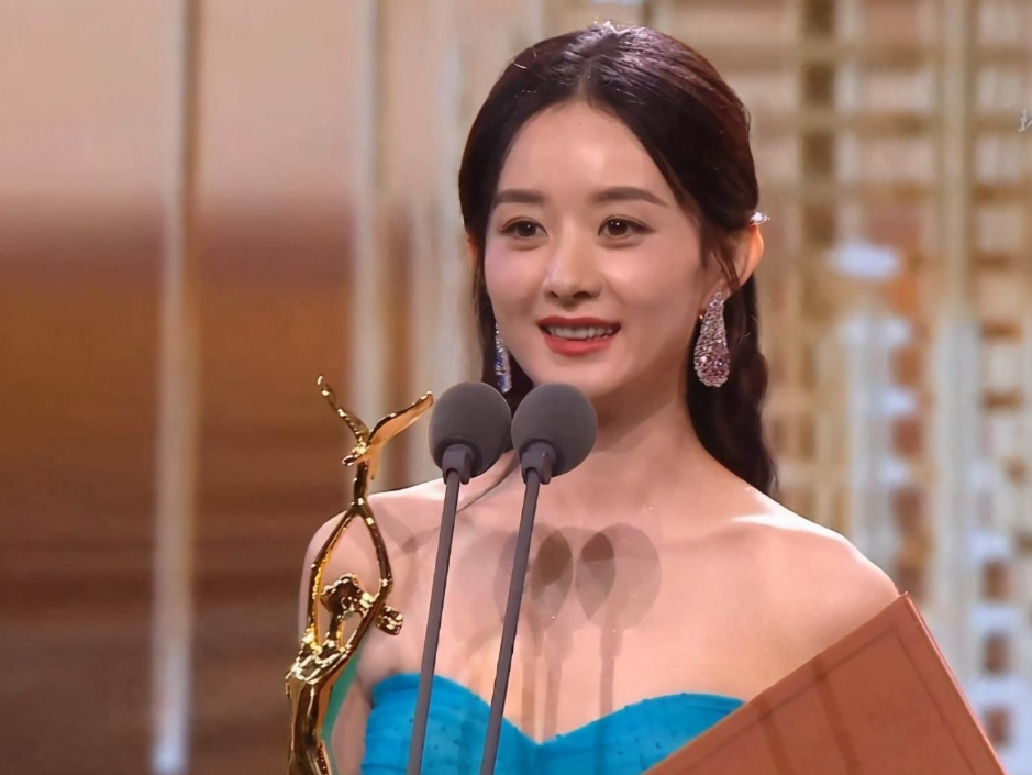 与凤行热搜不断离婚3年的赵丽颖从草根打工人到资本女王