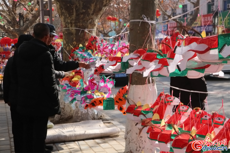 【新春走基层】红灯笼,耀新年_腾讯新闻