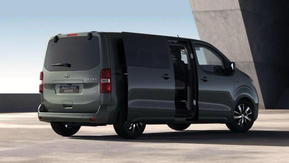 从官图来看,这辆纯电动版本的丰田proace electric取消了燃油版的上