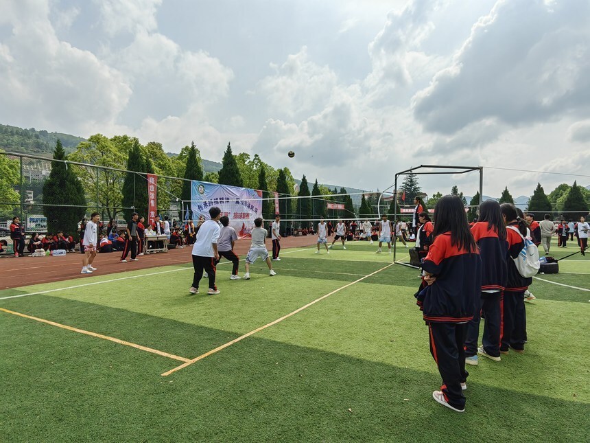 5月21日,赫章县野马川中学开展"体艺周"排球联赛文艺表演.