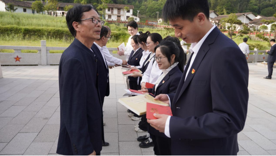 资溪一中开展参观红色教育基地弘扬革命传统文化主题党日活动