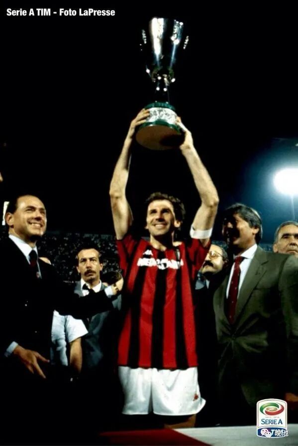 ac米兰功勋队长巴雷西夺冠举杯瞬间,顺祝老队长64周岁生日快乐