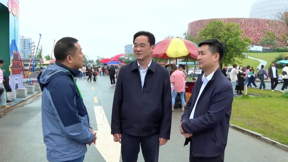 王利波前往瓷谷花海,督导炒粉节活动