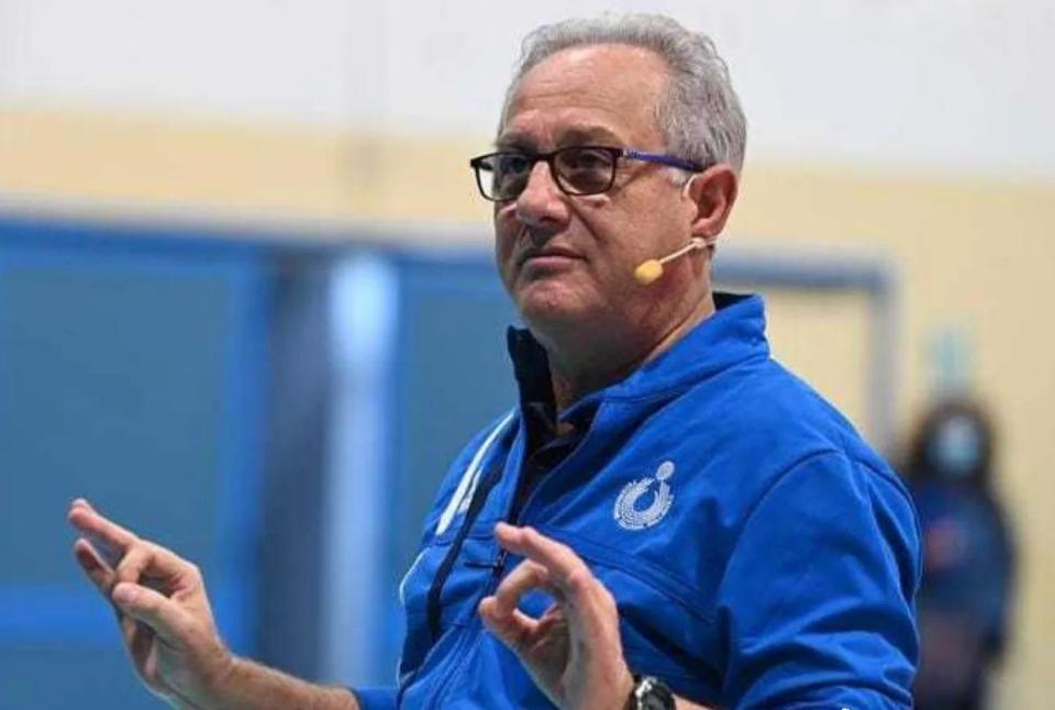 只是在第一二场比赛表现生涩 ,之后在金牌冠军教练贝拉斯科的带领下