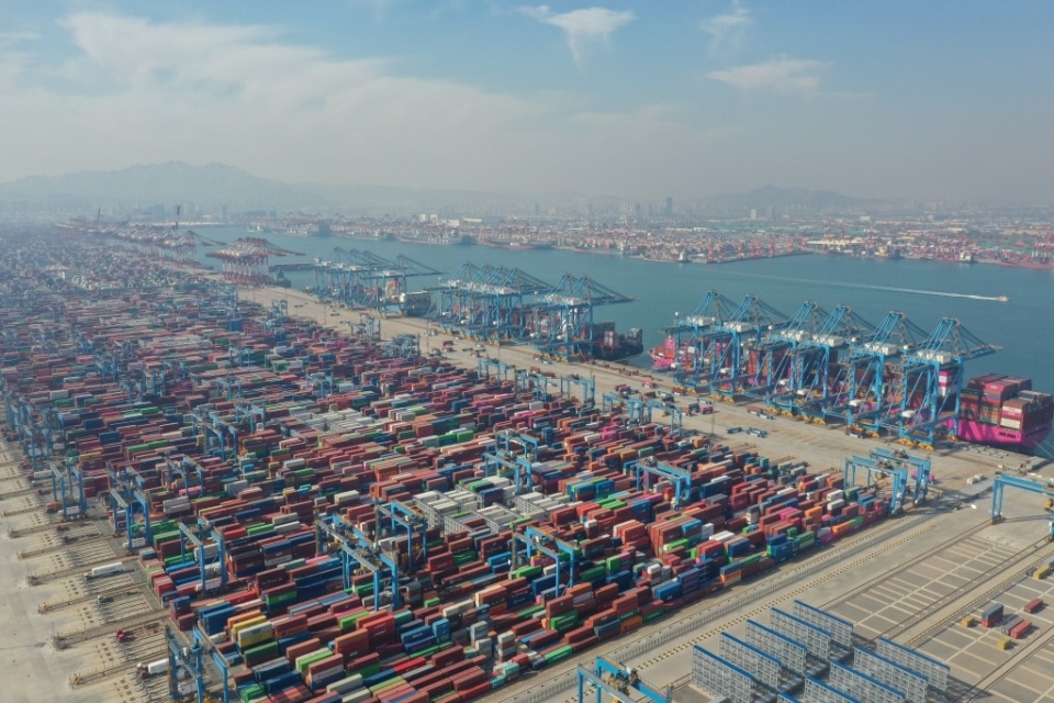 再创新纪录山东港口青岛港自动化码头单日作业量突破1200teu