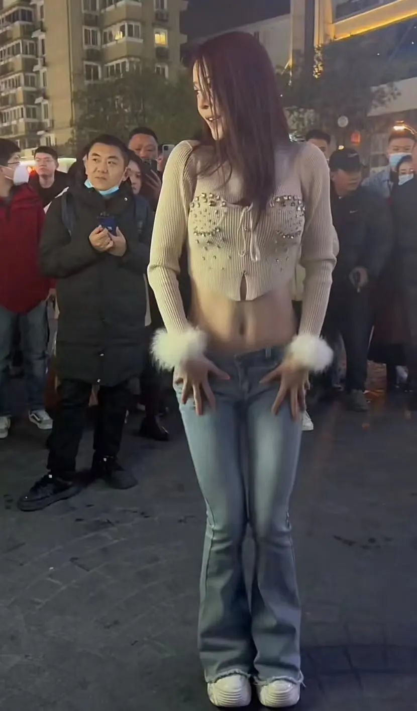 女网红吐槽前夫离婚分文不给,自己独立抚养孩子,怕前夫对自己有非分之