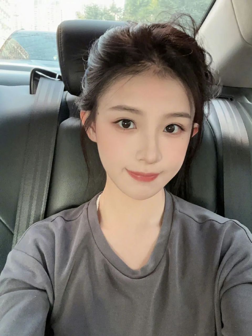 对此,周二珂给出了见解,其实这种嫉妒都不算什么,主要是嫉妒那种生来