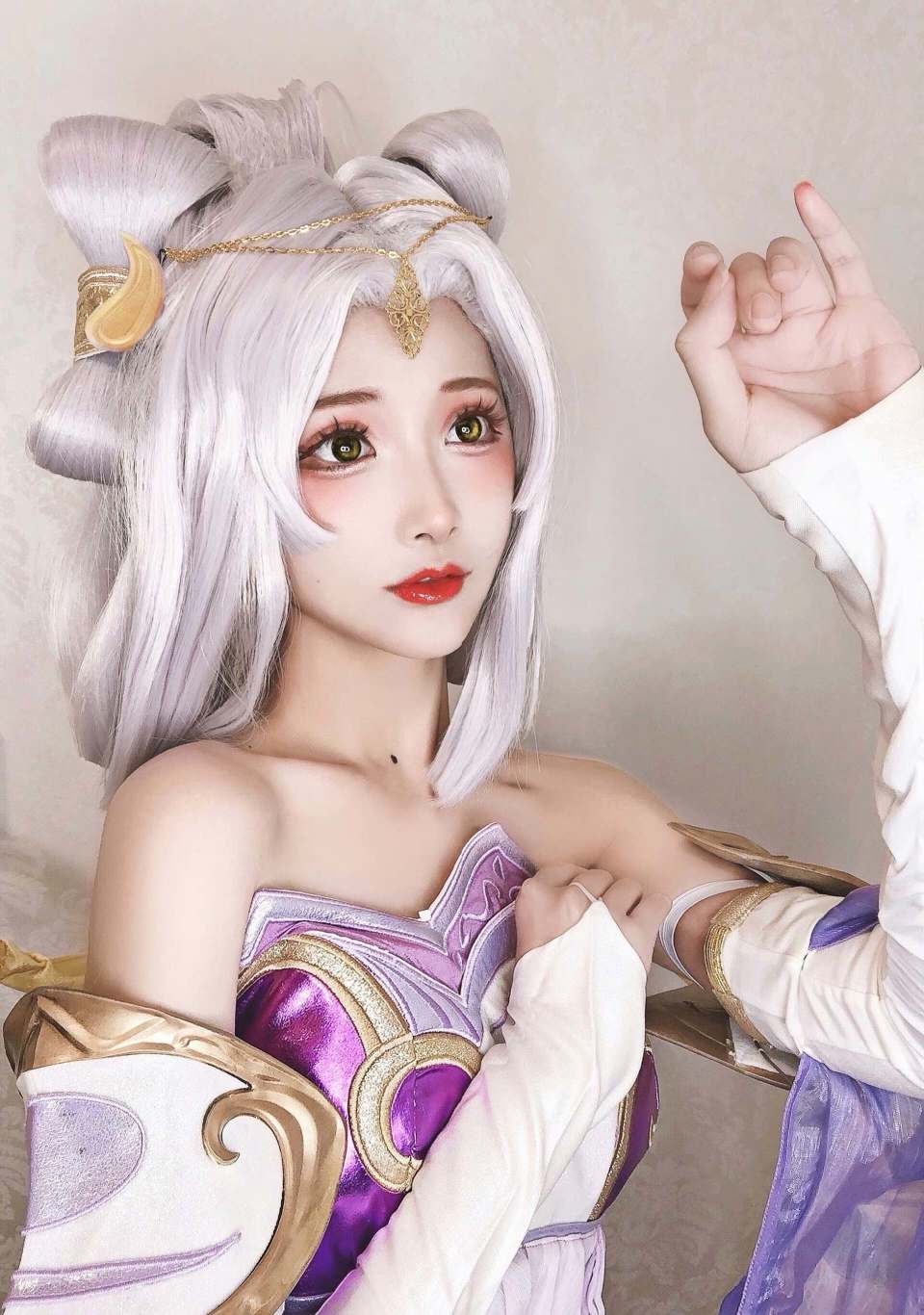 但是因为嫦娥本身就是仙女,所以身上会有那种仙气的感觉,但是看王者