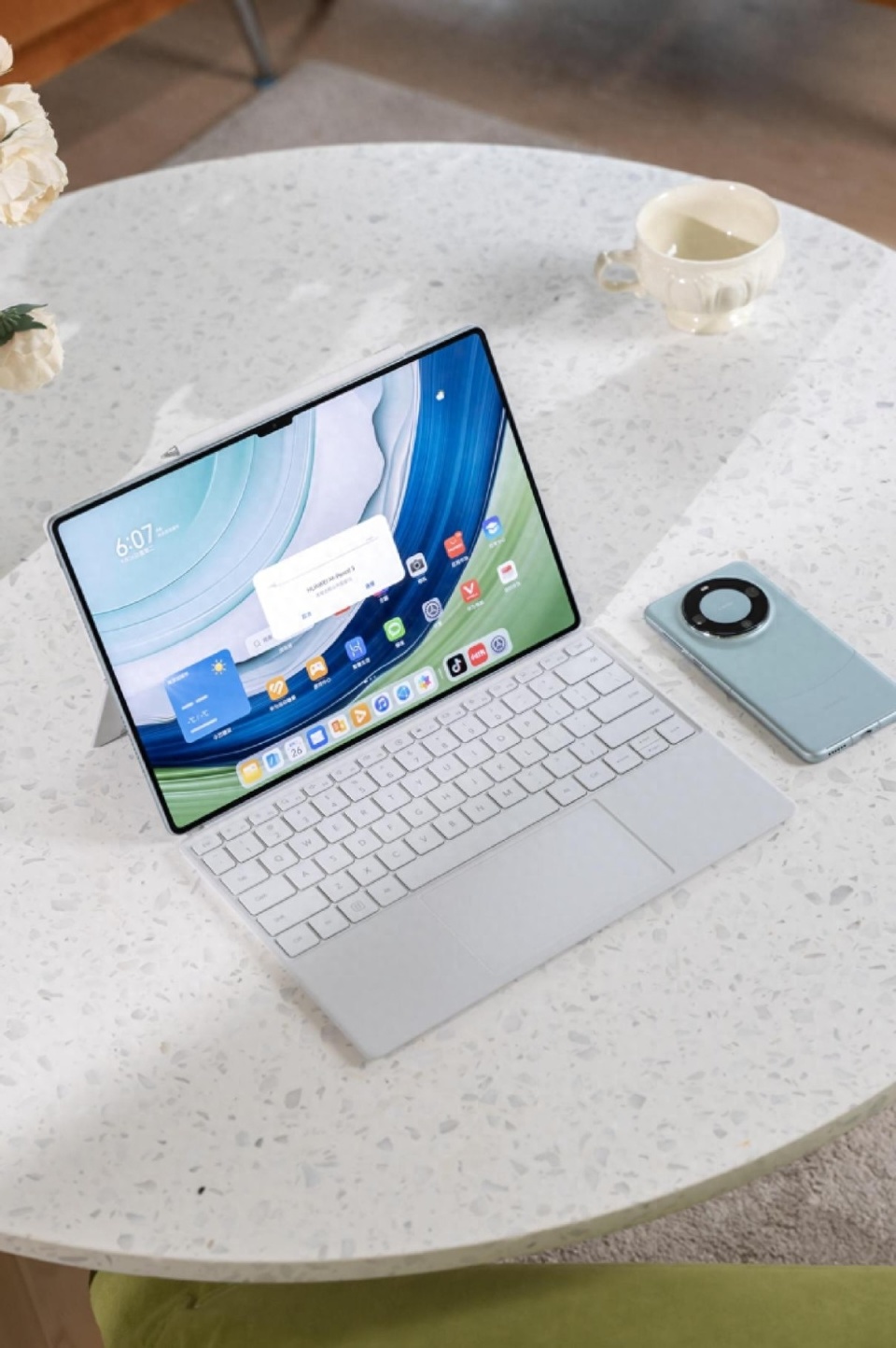 华为 m-pencil第三代手写笔以及智能磁吸键盘也同样获得了升级.