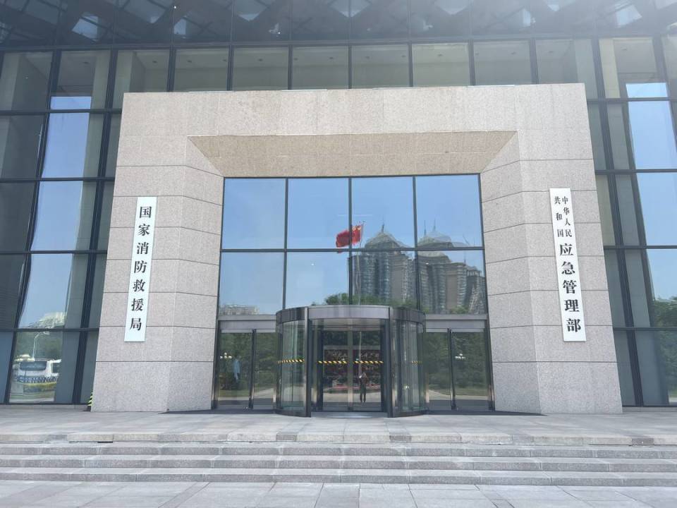 应急管理部消防救援队伍转制5年来165人在救援任务中牺牲