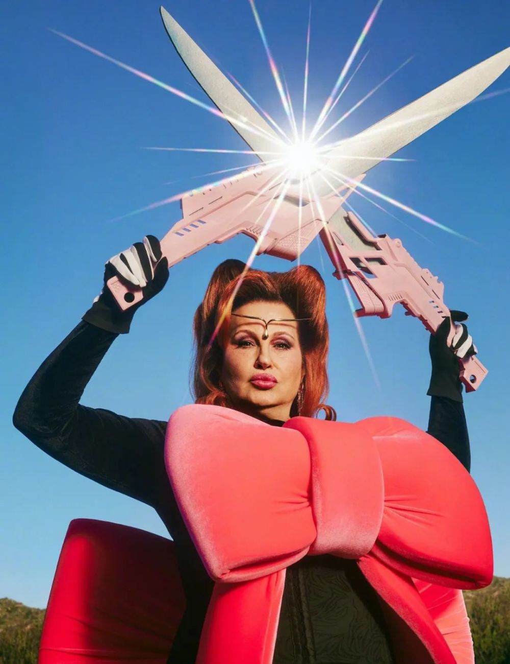 "苏菲"詹妮佛·库里奇《w》杂志大片,化身特摄片女王华丽喜感_腾讯