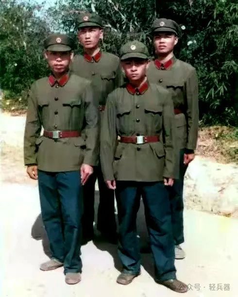 1982~2015年期间武警部队的编制以及标志符饰有哪些改动？