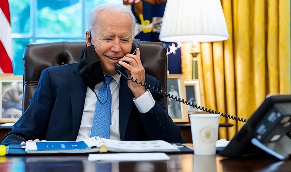 美俄两国寻后路专机都降落中国拜登对华作出保证