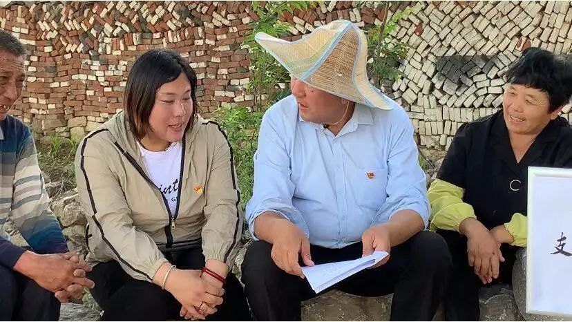 马坡镇聚焦三比讲党课争做先锋当标兵