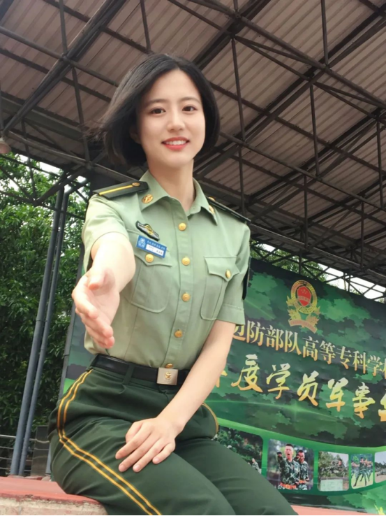 "全网最甜"退役女兵,是她?_腾讯新闻