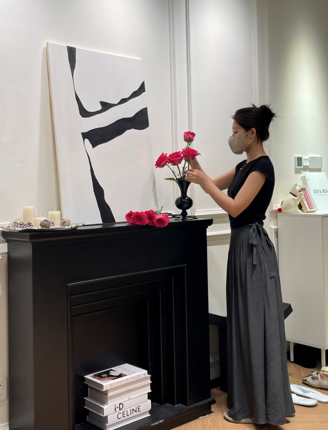 对于蔡彩妮和妹妹而言,预约制服装店也为同为i人的她们提供了一个自在