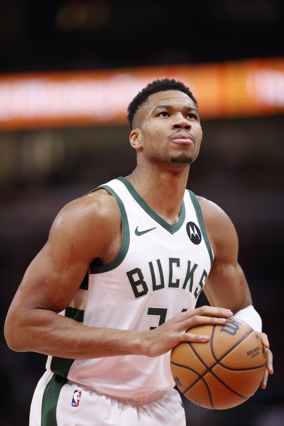 64分14篮板!字母哥生涯得分新高,残暴一战创多项纪录_腾讯新闻