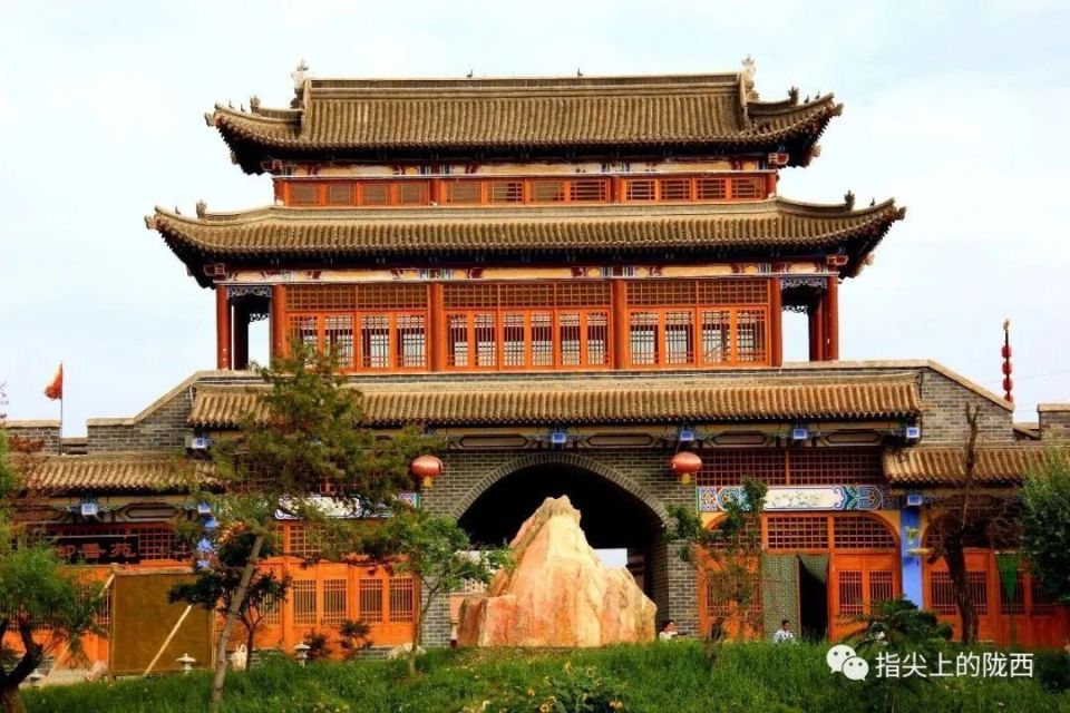 位于陇西县城西北郊渭河与西河交汇处,占地面积约450亩,由莲荷花池