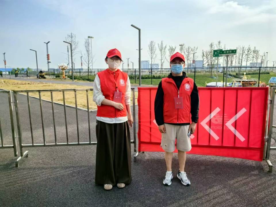 亮丽红马甲 大河网青年志愿者助力2024"nb10k城市跑"